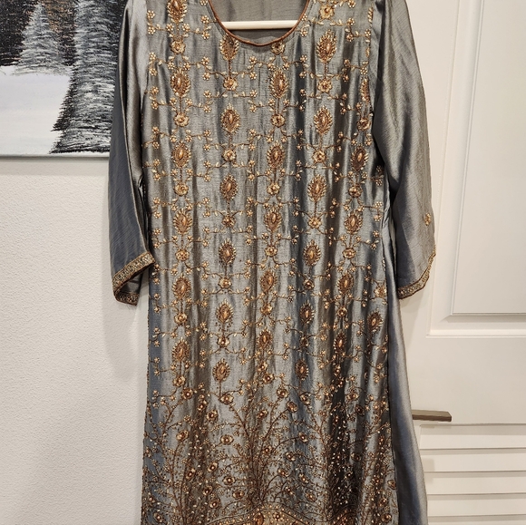 Pakistani desi wedding silk shalwar kameez 2pc - Picture 4 of 6